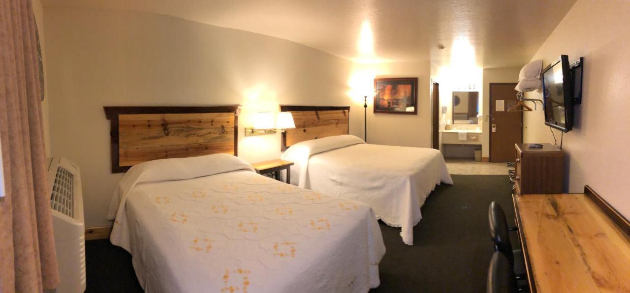 Yellowstone Village Inn And Suites Gardiner Exterior foto