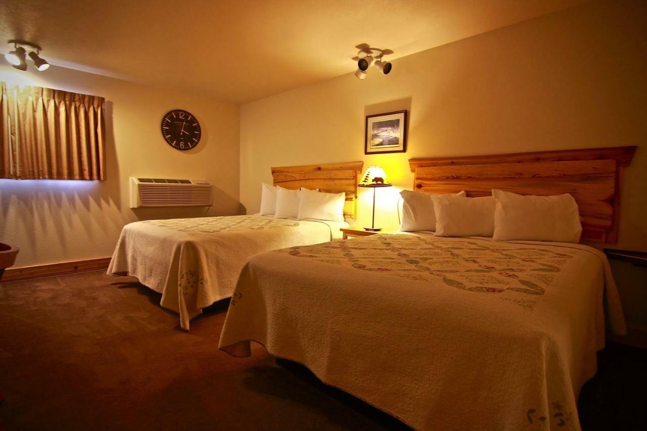 Yellowstone Village Inn And Suites Gardiner Exterior foto
